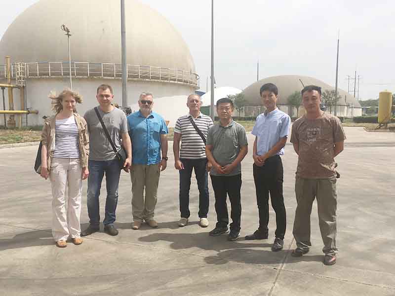 Customers from the Middle East inspected the crusher