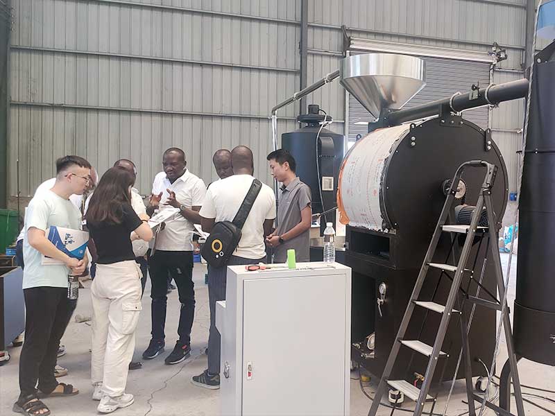 Ugandan customers inspected the workshop