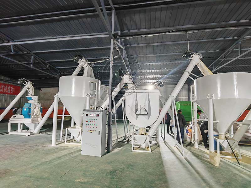 Horizontal multifunctional feed mixed mixer