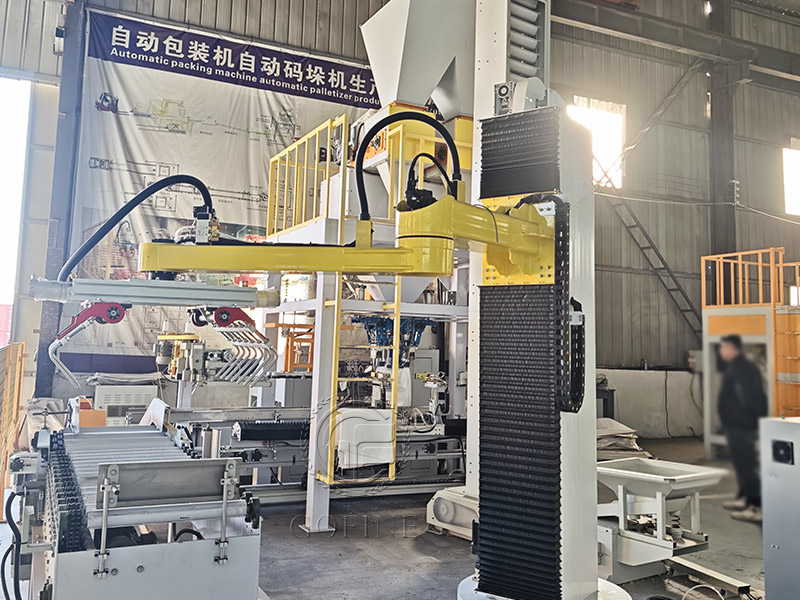 Fully automatic packaging machine for feed pellets